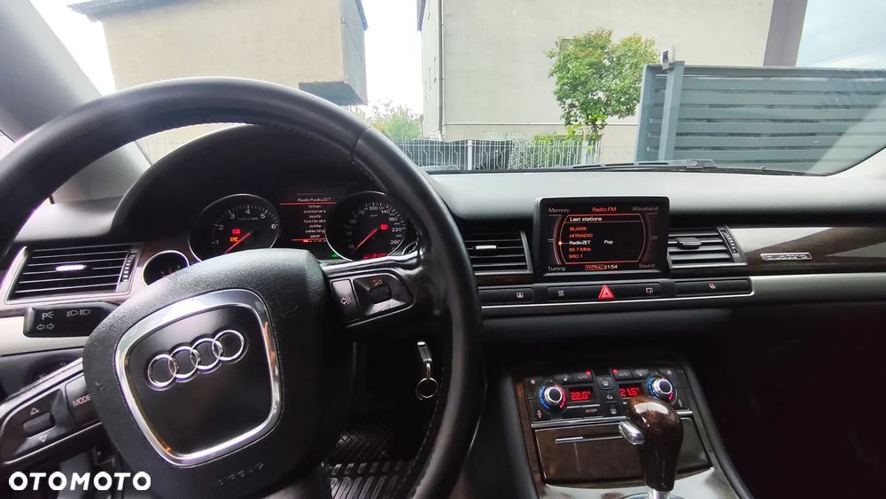 Audi A8 4.2 L Quattro - 19