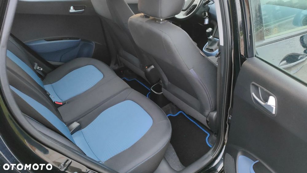 Hyundai i10 1.0 Fifa World Cup Edition - 16