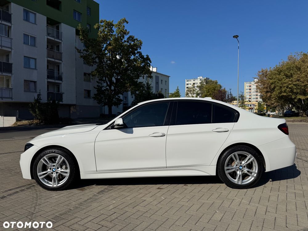 BMW Seria 3 2018 photo 2