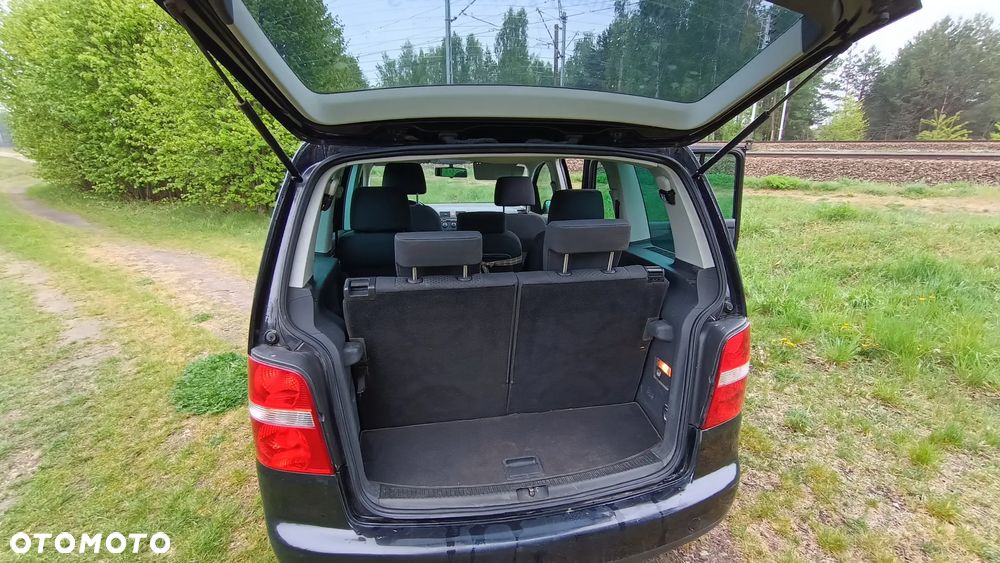 Volkswagen Touran 1.6 - 9