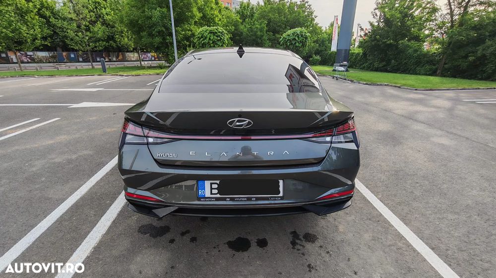 Hyundai Elantra 1.6 l 123 CP 6MT Highway - 7