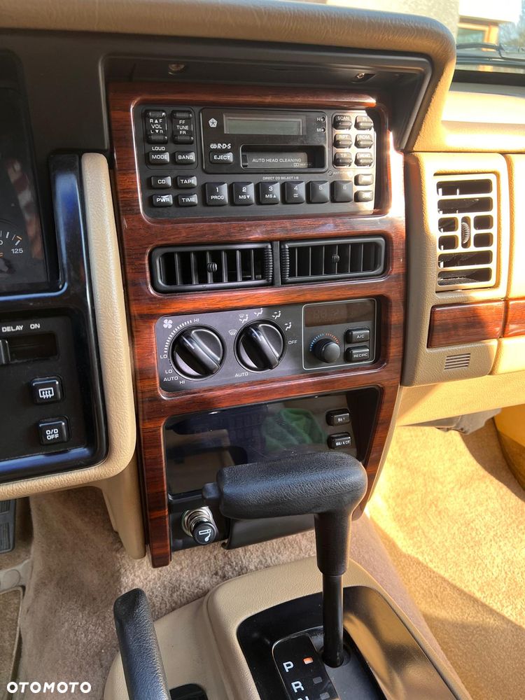 Jeep Grand Cherokee - 12