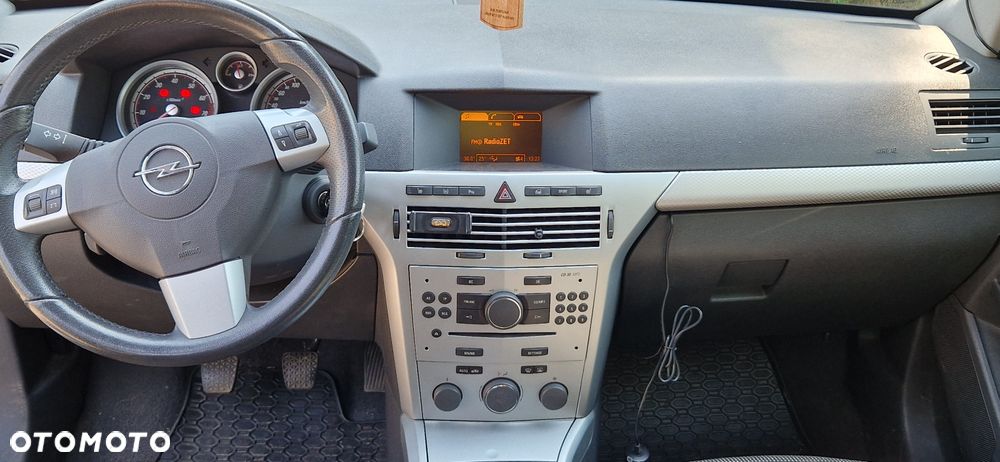 Opel Astra 2009 photo 2