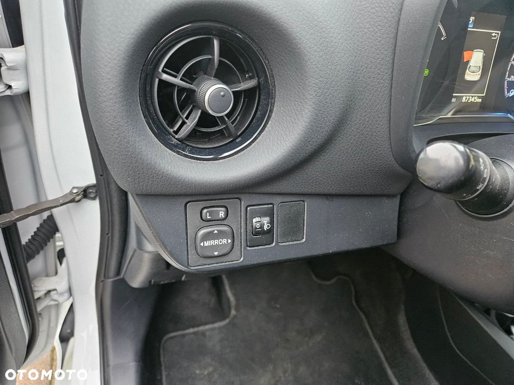 Toyota Yaris Hybrid 100 Selection - 18