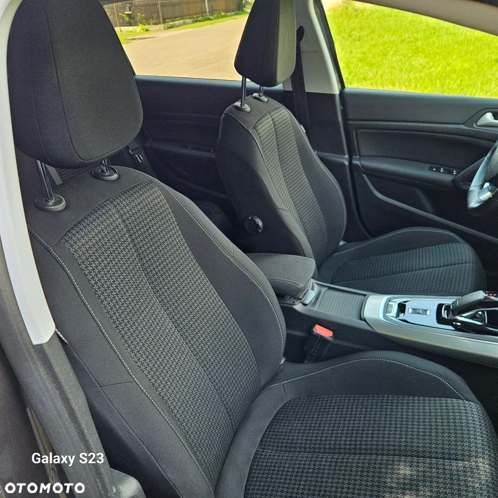 Peugeot 308 BlueHDi 130 EAT8 Allure - 24