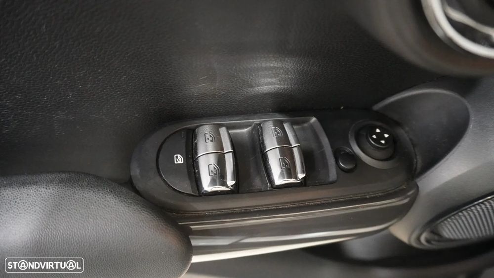 MINI 3 Portas Cooper D - 16