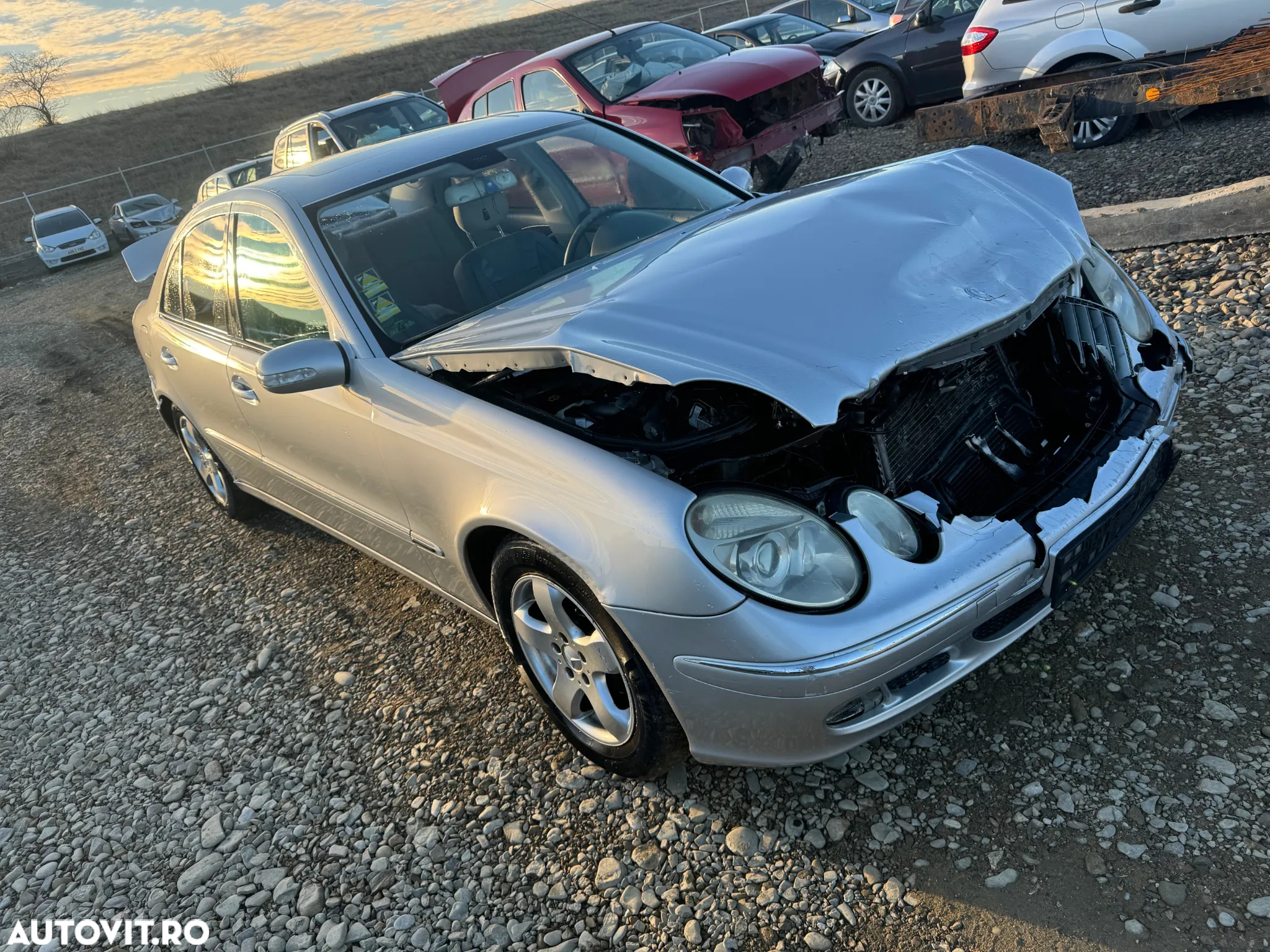Dezmembram  Mercedes E220 W211 an 2005 2.2d automat - 2