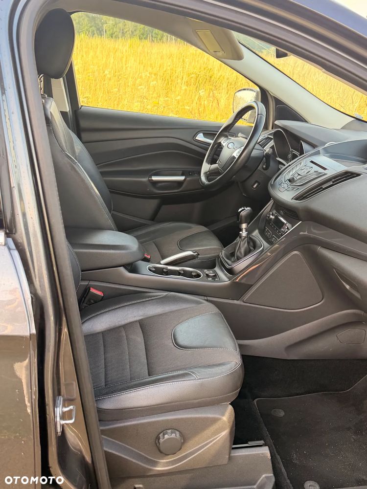 Ford Kuga 1.5 EcoBoost 2x4 Titanium - 6