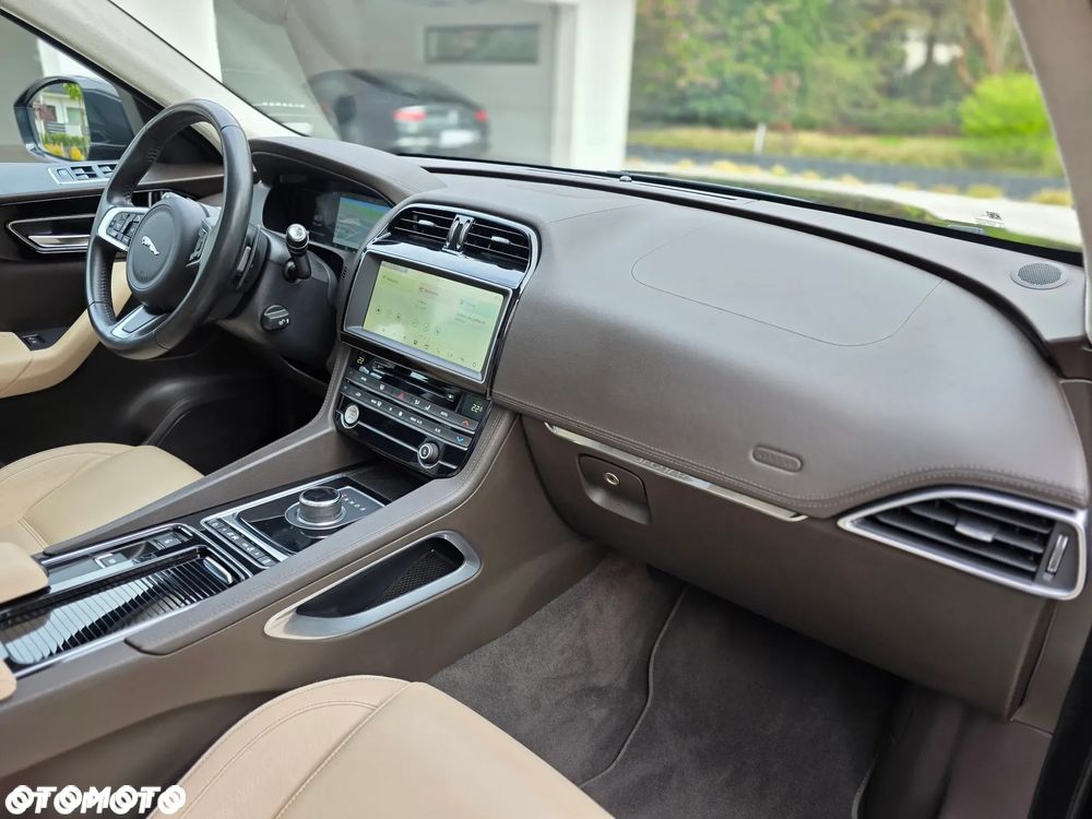Jaguar F-Pace 2.0 i4D AWD Prestige - 17
