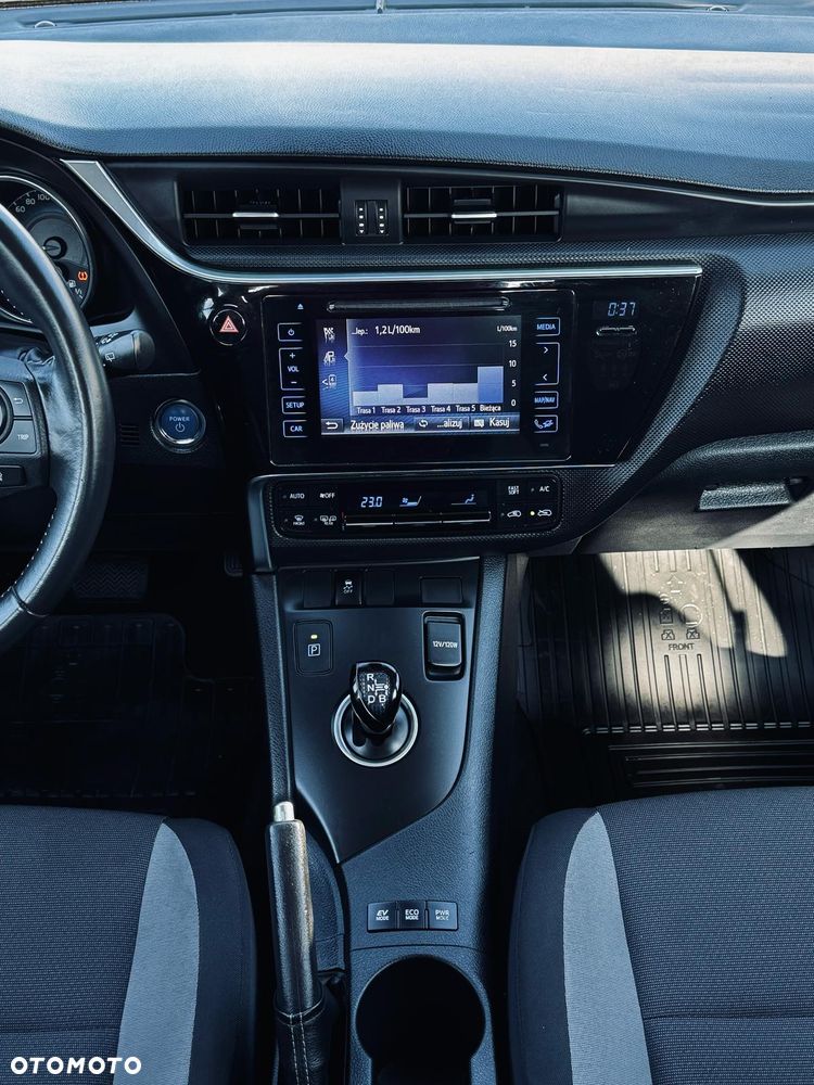 Toyota Auris Hybrid 135 Dynamic - 30