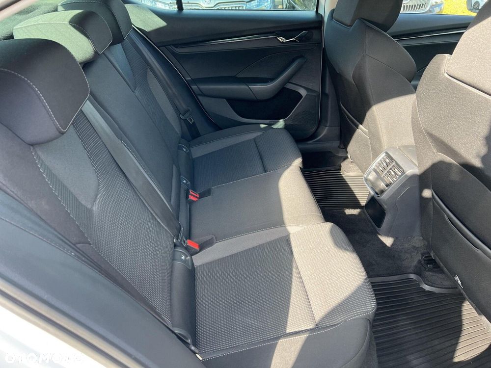 Skoda Octavia 2.0 TDI Ambition DSG - 11