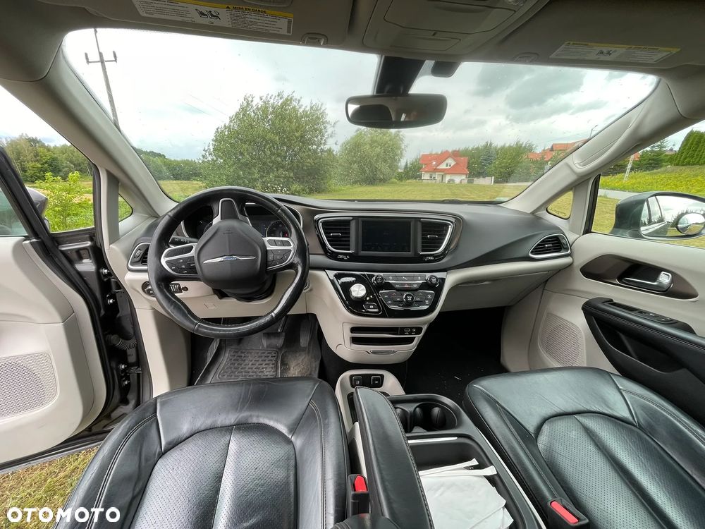 Chrysler Pacifica - 11