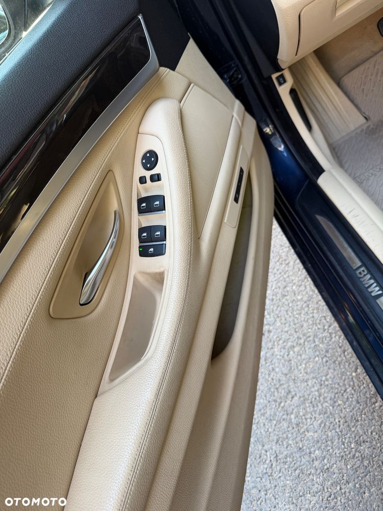 BMW Seria 5 530d xDrive Luxury Line - 16