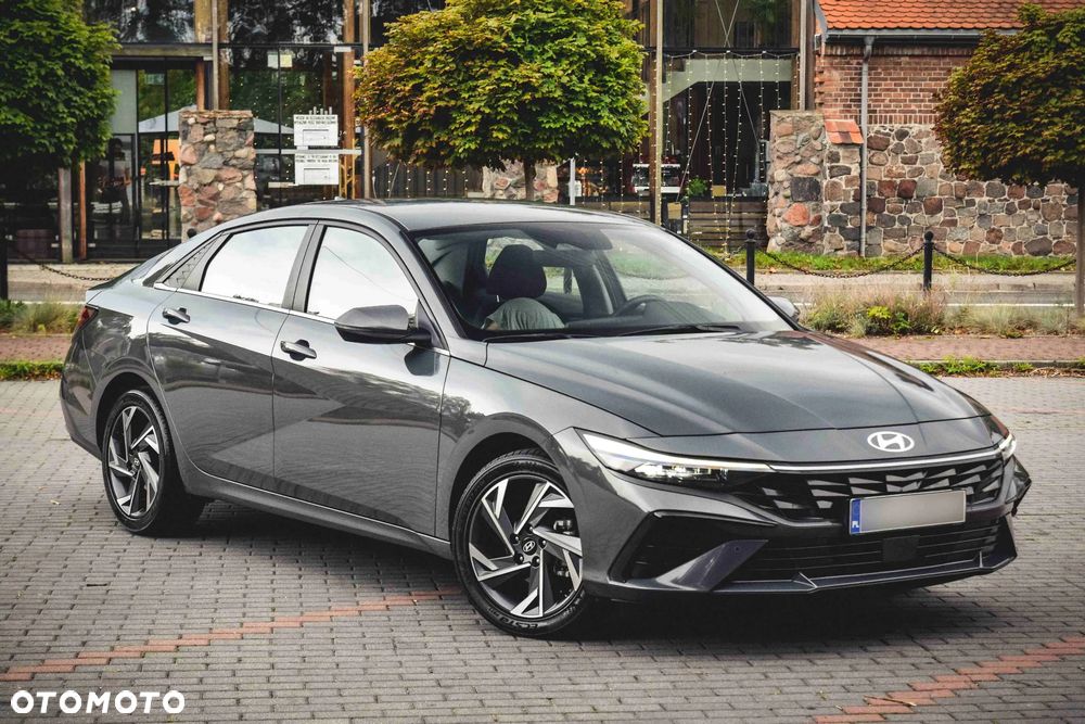 Hyundai Elantra 1.6 Executive - 1