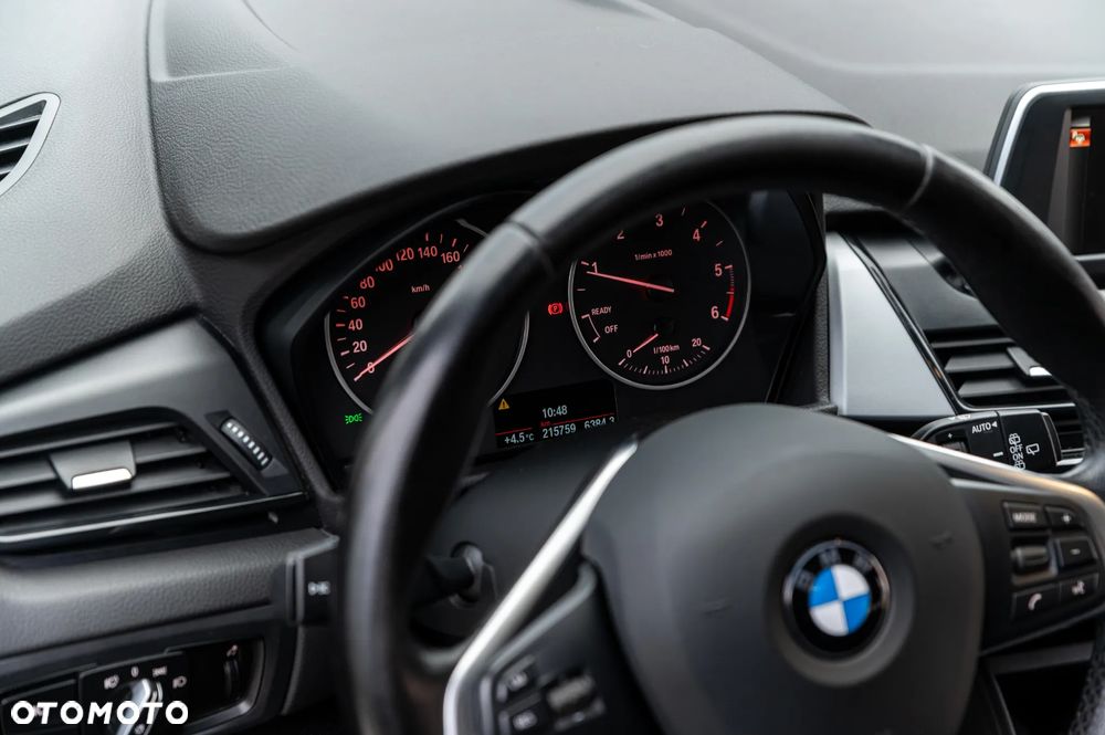 BMW Seria 2 218d - 32
