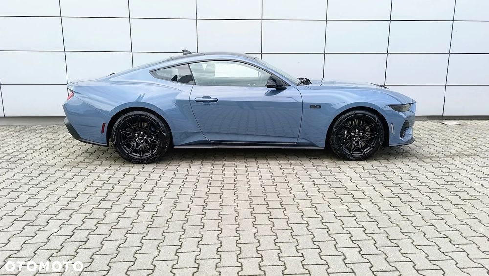 Ford Mustang - 4