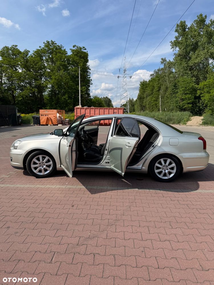 Toyota Avensis 1.8 VVT-i Sol - 9