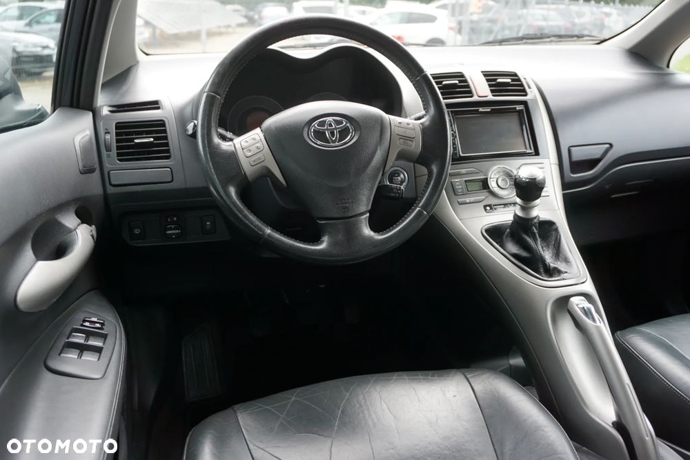 Toyota Auris 2.2 D-4D D-CAT - 12