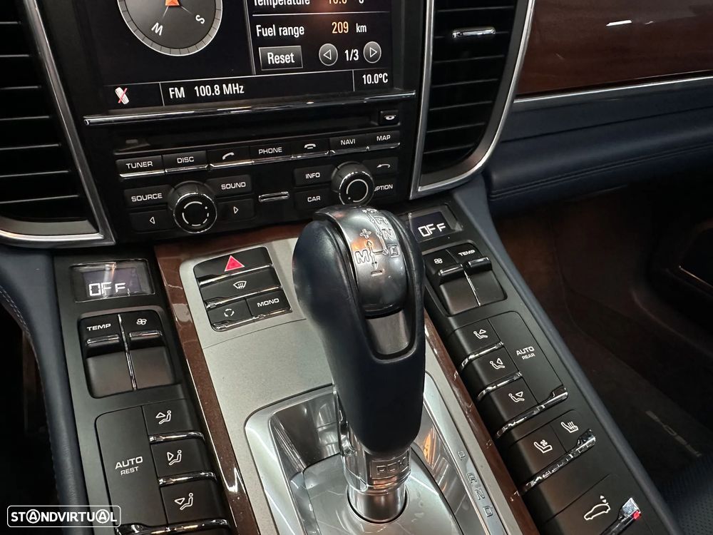 Porsche Panamera Turbo PDK - 48