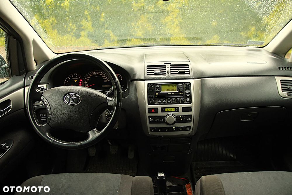 Toyota Avensis Verso D-4D Sol - 21