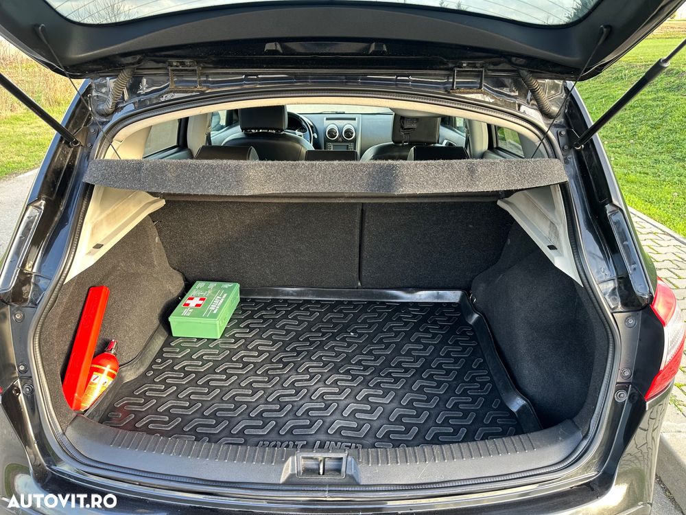 Nissan Qashqai 2.0 DCI 4 x 4 DPF Aut tekna - 10