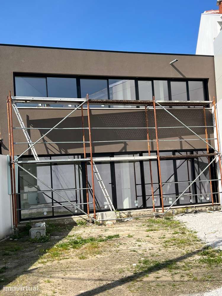Moradia T2, com área exterior  e garagem - Grande imagem: 2/13