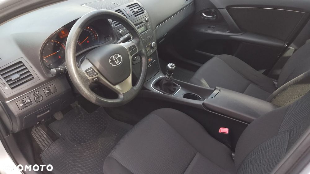 Toyota Avensis 1.8 Luna - 13