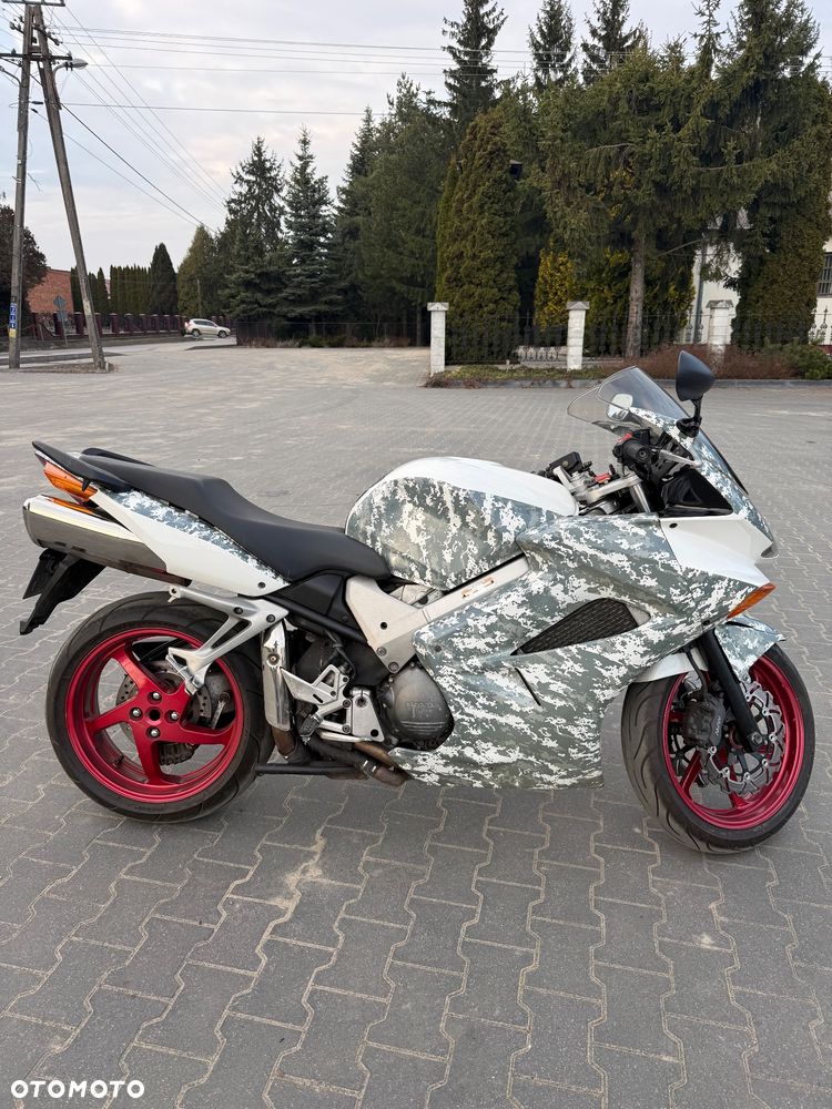 Honda VFR - 4