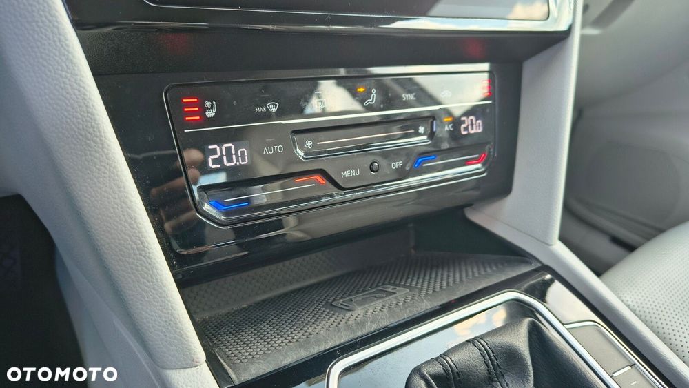 Volkswagen Passat - 36