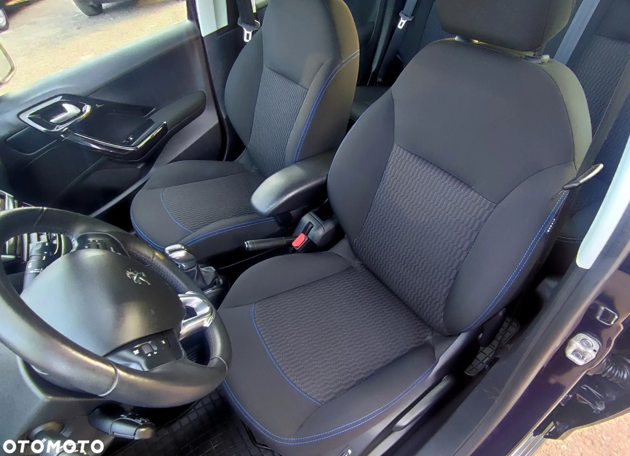 Peugeot 208 - 22
