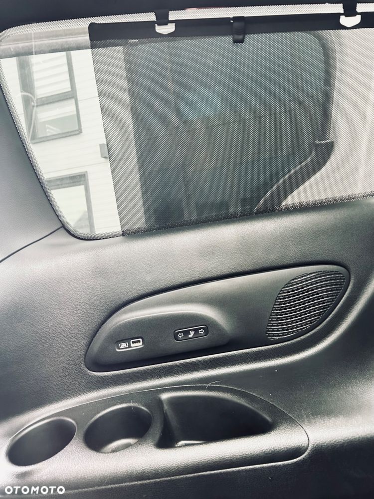 Chrysler Pacifica - 19