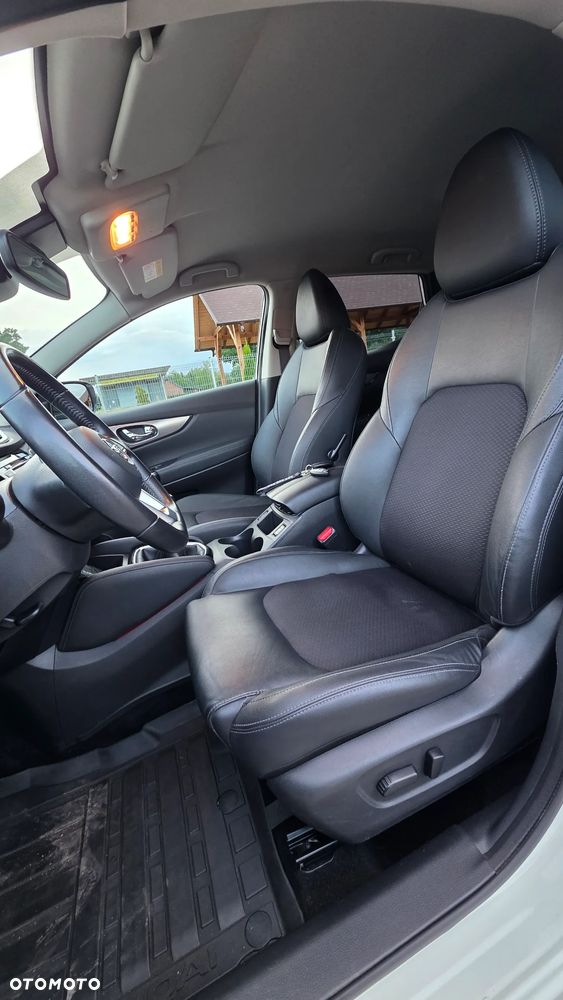 Nissan Qashqai 1.3 DIG-T N-WAY - 25