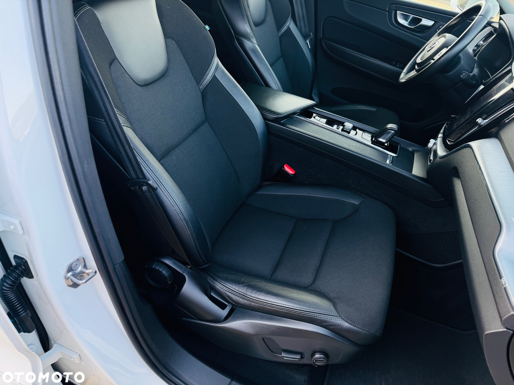 Volvo XC 60 B4 D AWD Geartronic Momentum Pro - 8