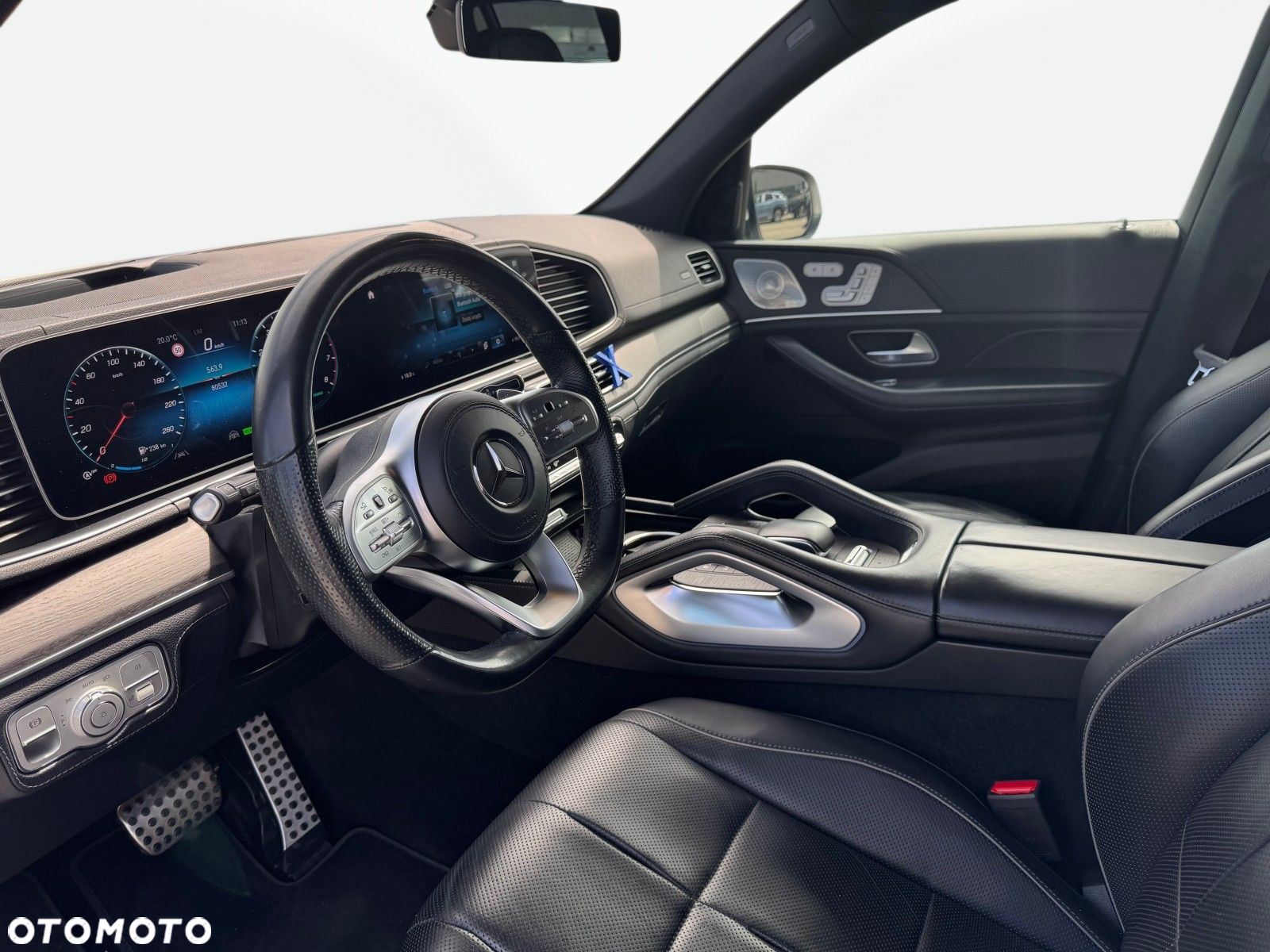 Mercedes-Benz GLS - 12