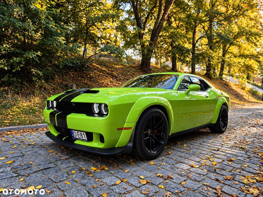 Dodge Challenger - 1