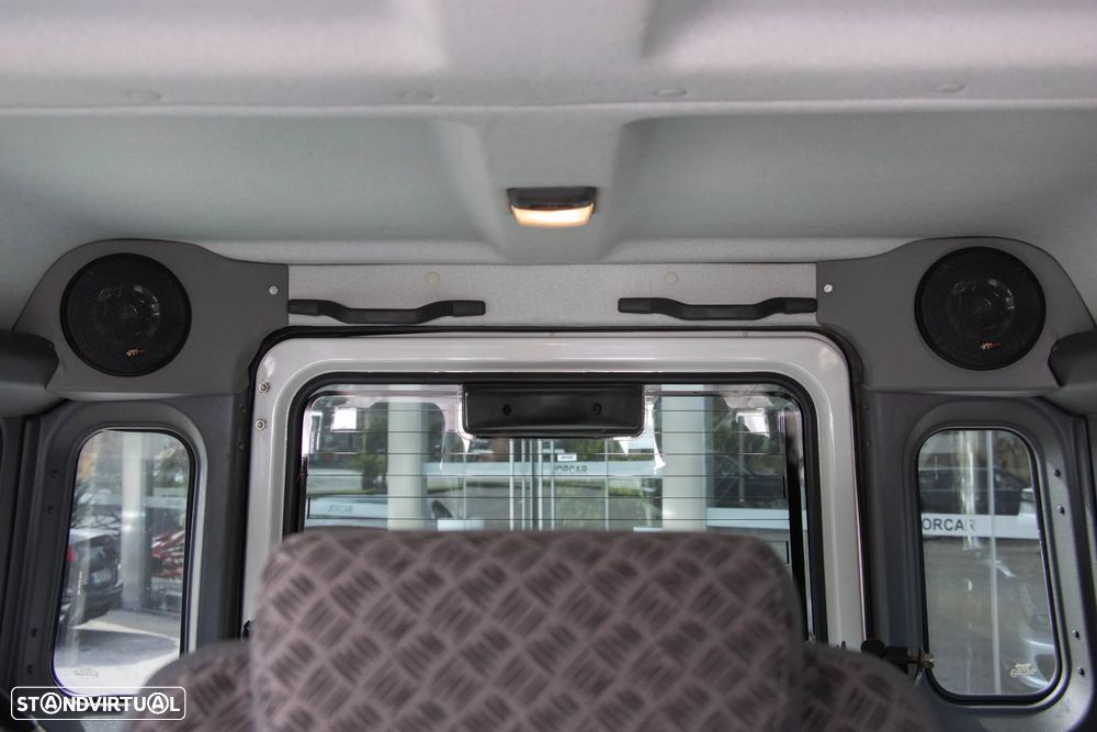 Land Rover Defender 110 2.5 Td5 E - 46