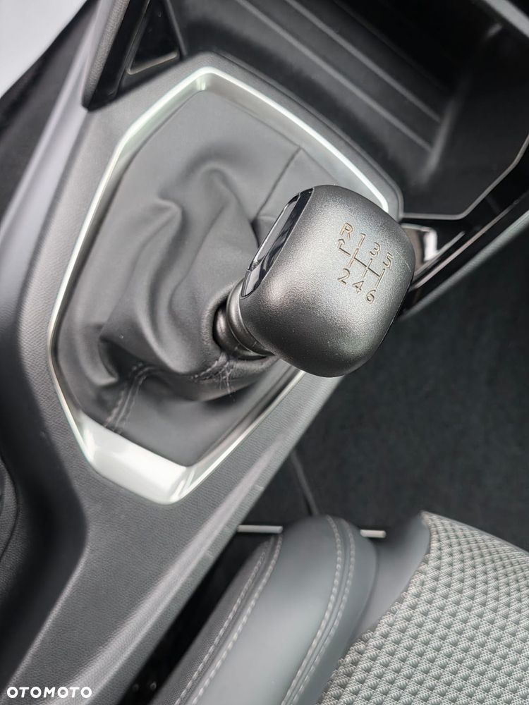 Peugeot 208 - 17