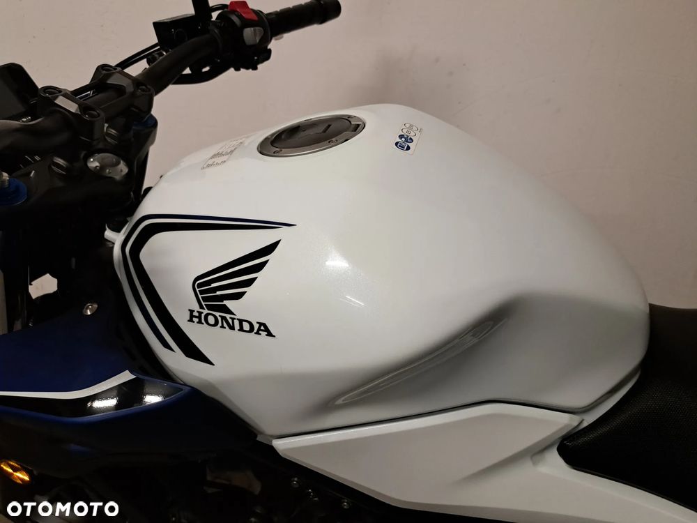 Honda CB - 12