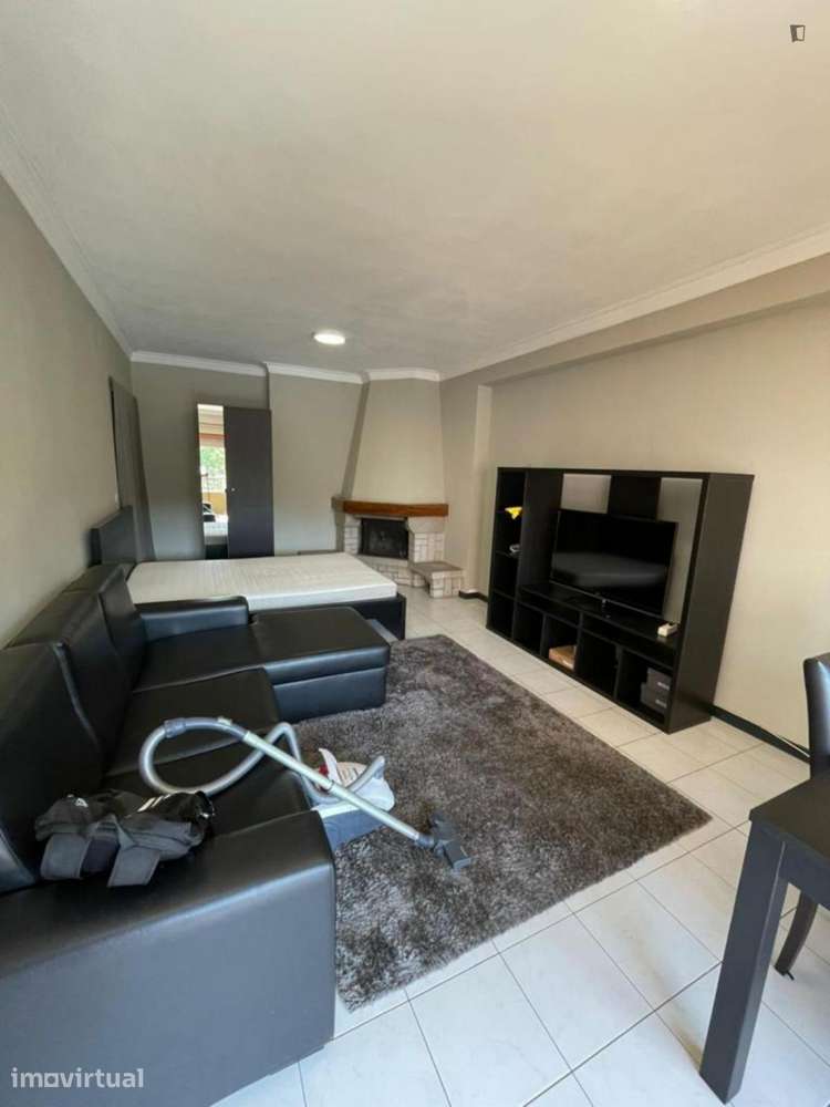 Quarto - localizado em Sé de Braga e São Lázaro Braga - Grande imagem: 3/17