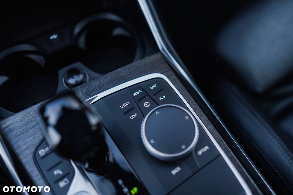 BMW Seria 3 330i Edition M Sport Shadow - 27