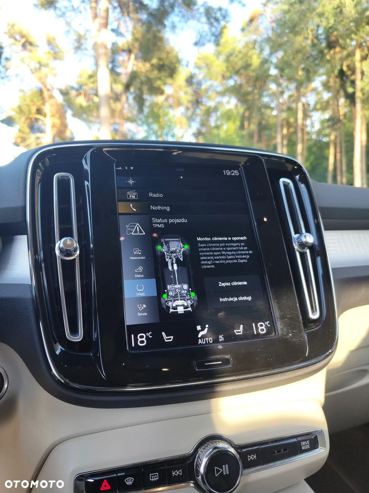 Volvo XC 40 T2 Momentum Pro - 24