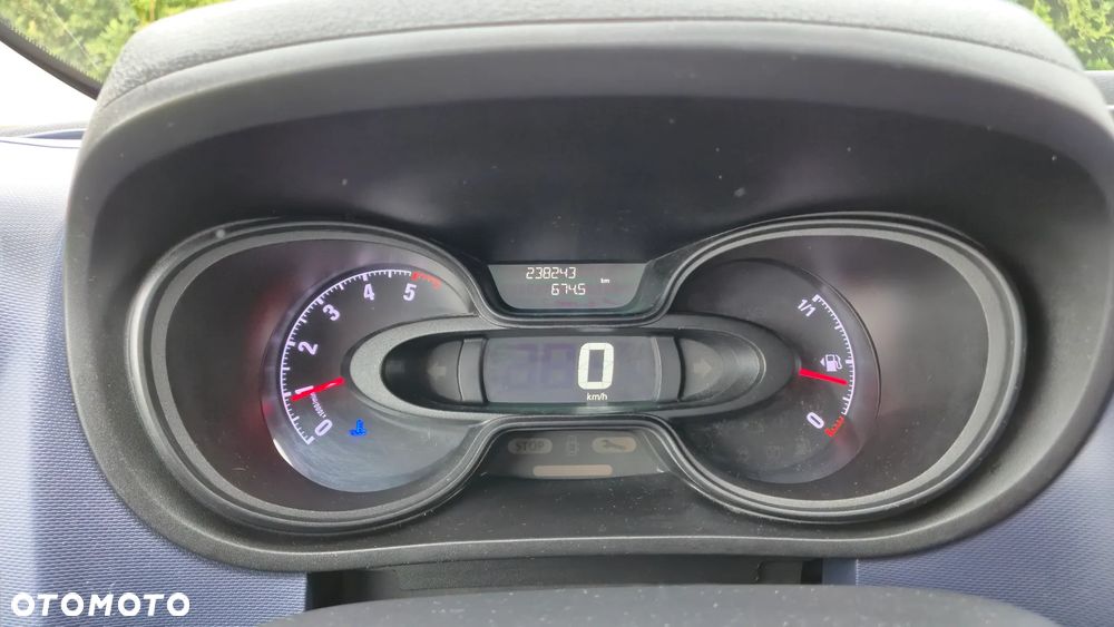 Opel VIVARO - 12