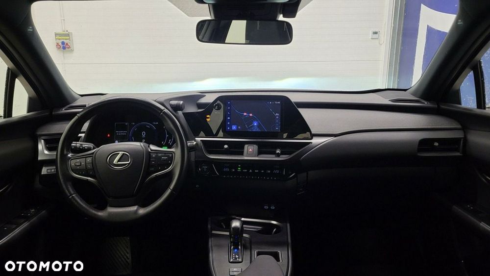 Lexus UX - 16