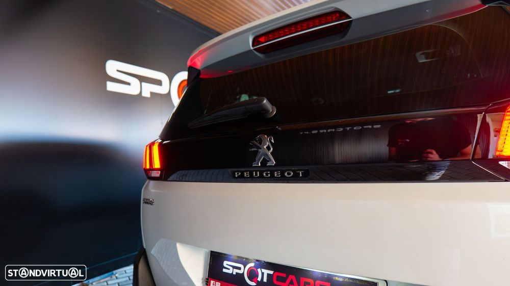 Peugeot 5008 1.2 PureTech Allure Pack EAT8 - 29