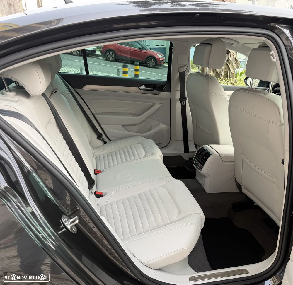 VW Passat 2.0 TDI Highline - 26