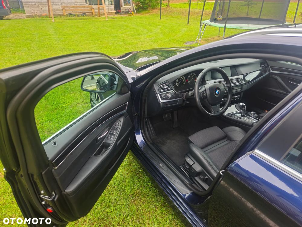 BMW Seria 5 525d xDrive - 10