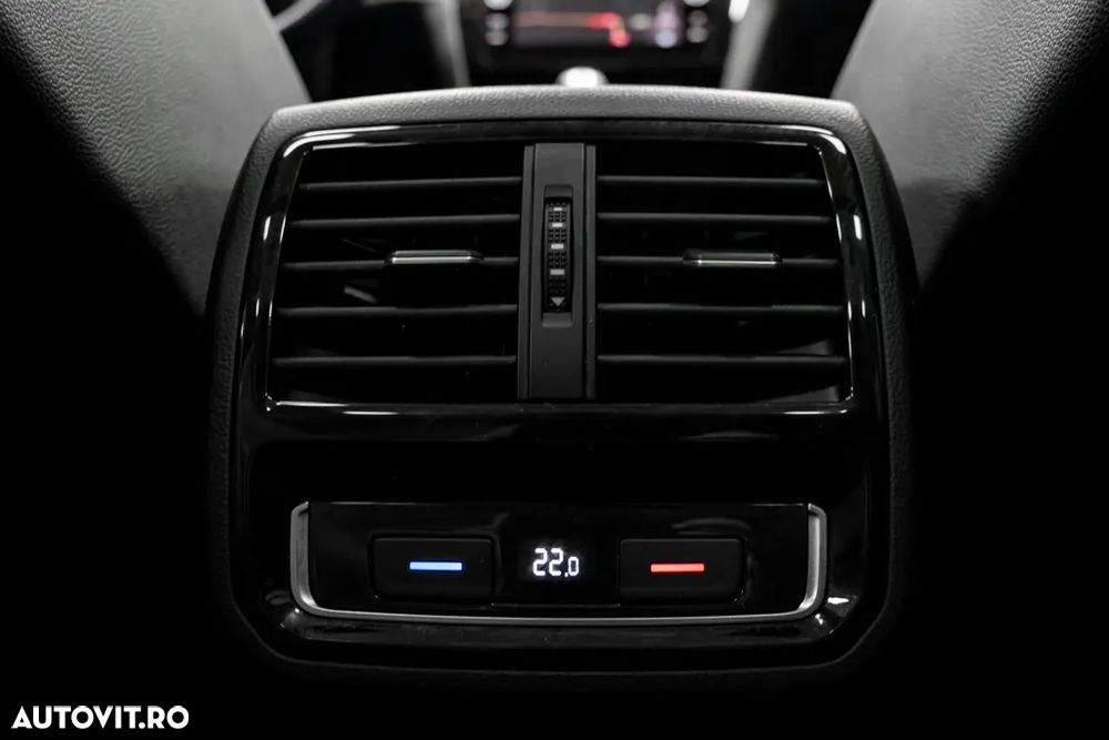 Volkswagen Passat Variant 2.0 TDI DSG R Executive - 31