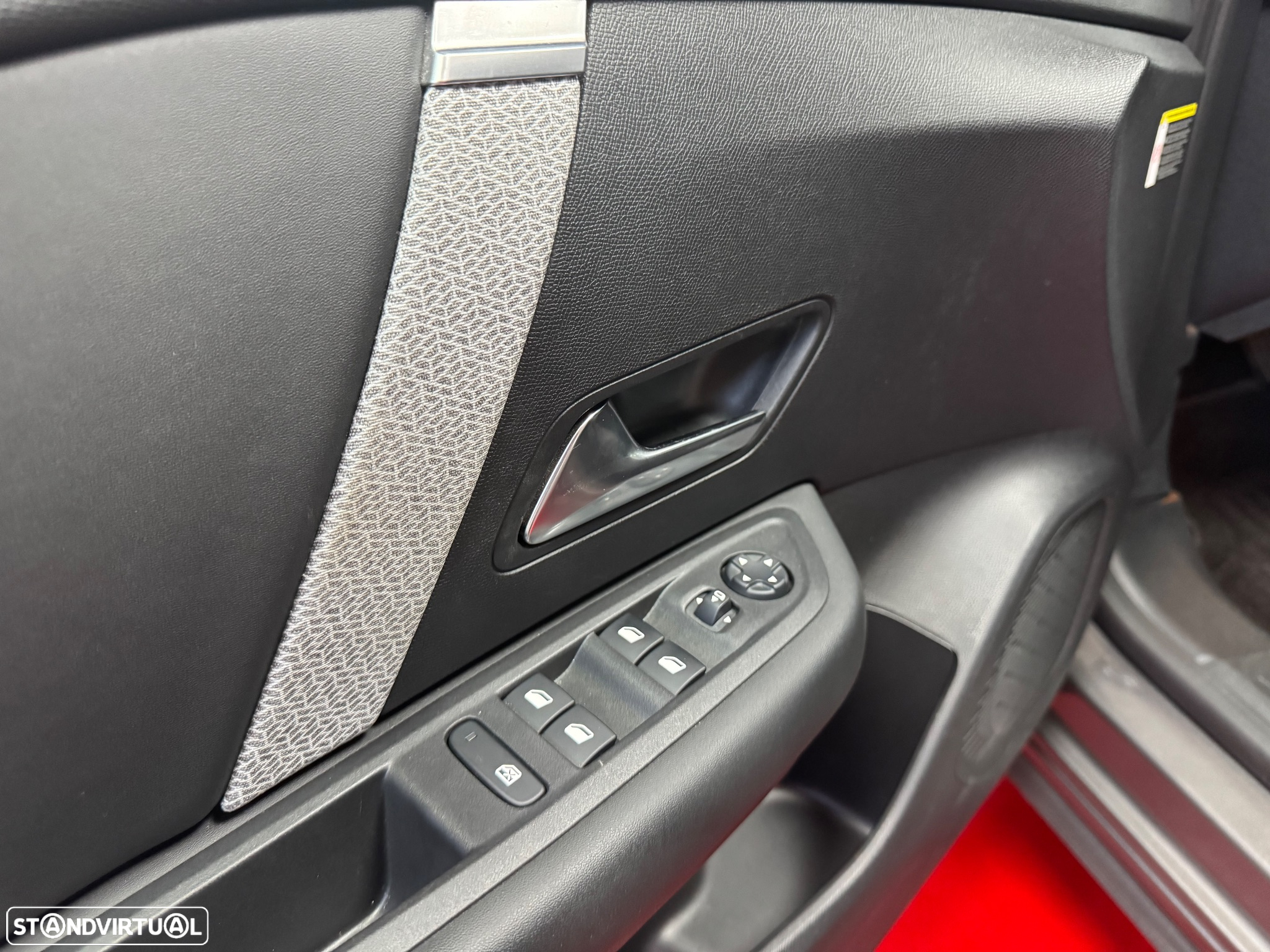 Citroën C4 PureTech 155 Stop&Start EAT8 SHINE - 18