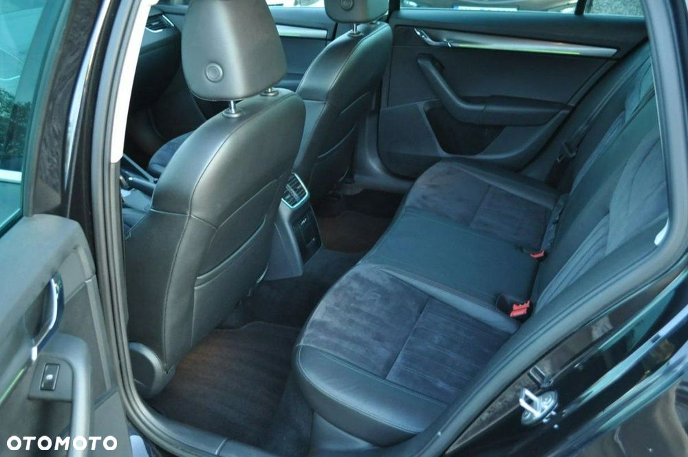 Skoda Octavia 2.0 TDI 4x4 DSG RS - 30