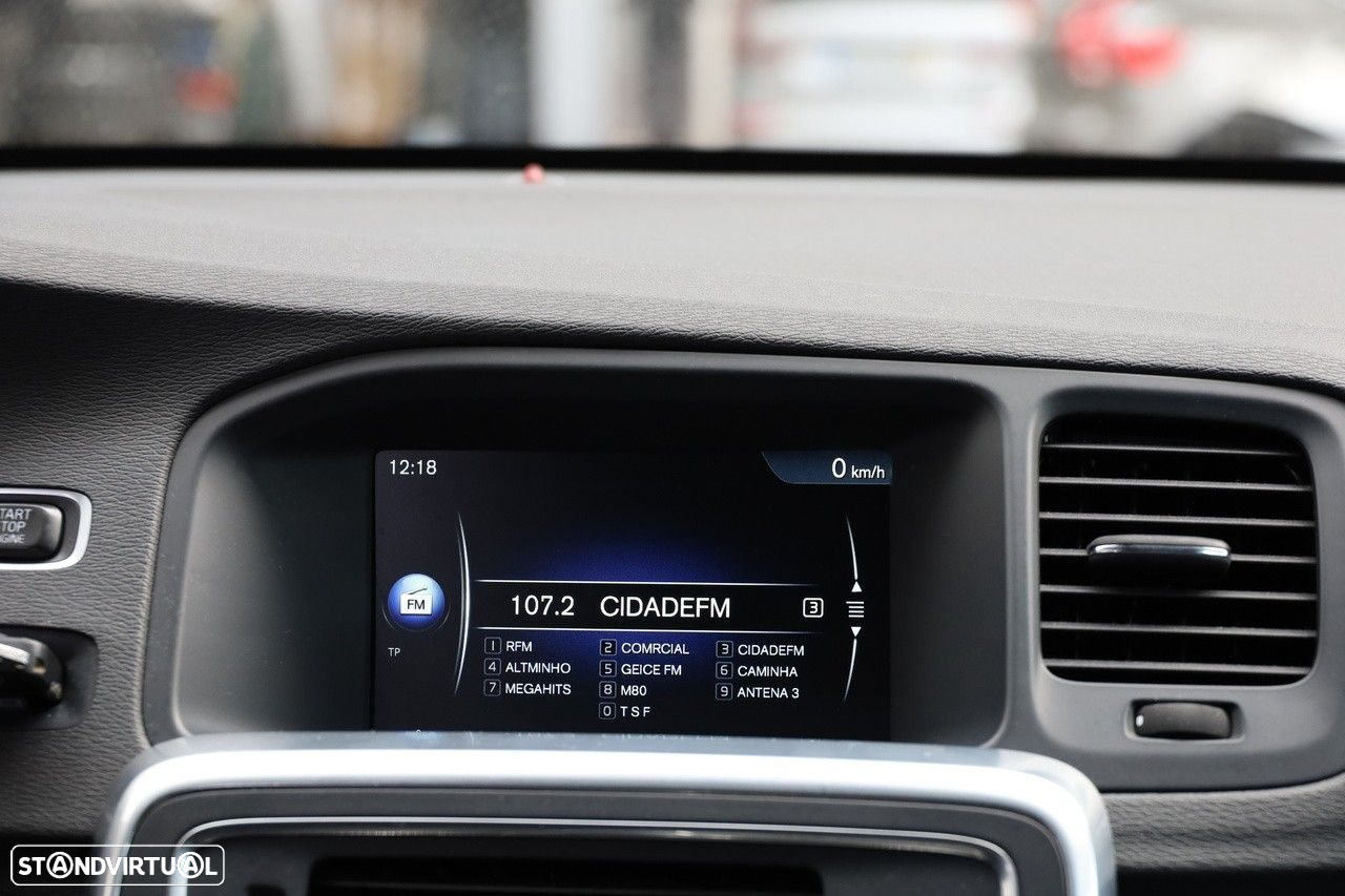Volvo V60 2.4 D6 R-Design Mom.AWD Phev - 16